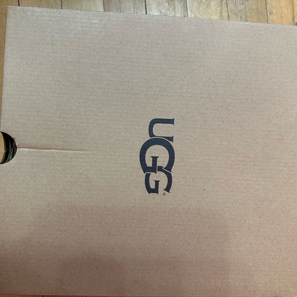 UGG Neutra Platform Sneaker - Size 7 - Picture 5 of 10